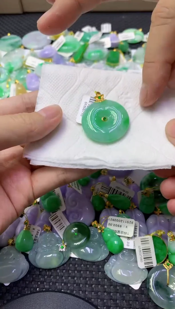 颈饰18K金镶嵌翡翠天然缅甸翡翠A货