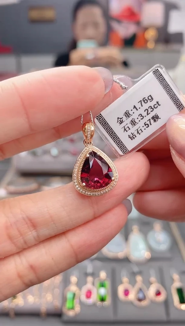颈饰18K金镶嵌碧玺3.23