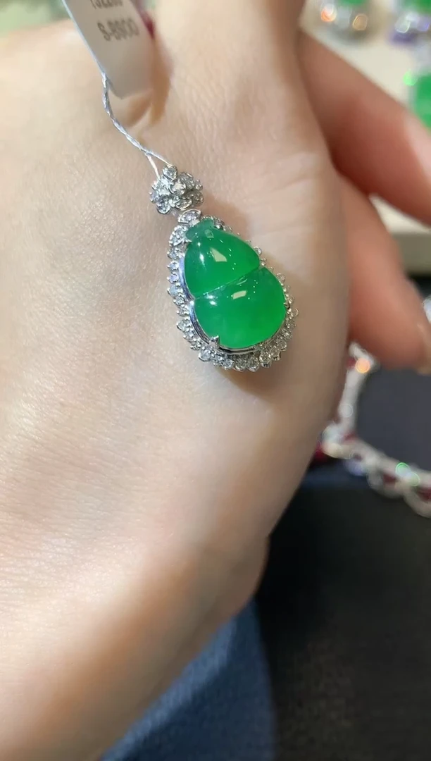 【闪购商品】翡翠吊坠(不含链)18K金镶嵌A39