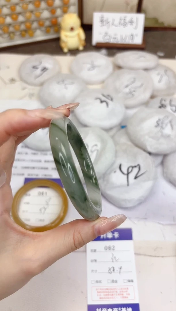 石英质玉手镯未镶嵌62-天山翠-圈口58