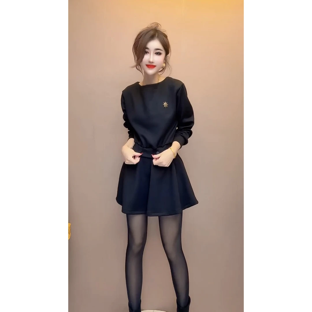 2025冬季女装新款时尚百搭假两件休闲圆领长袖洋气收腰加厚连衣裙