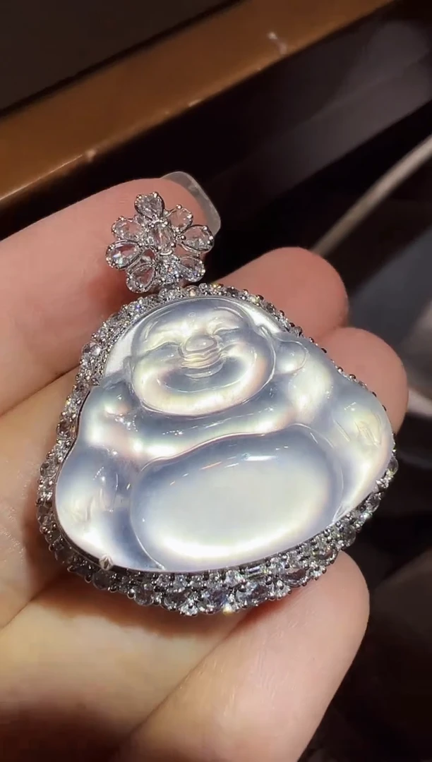 颈饰18K金镶嵌翡翠佛公