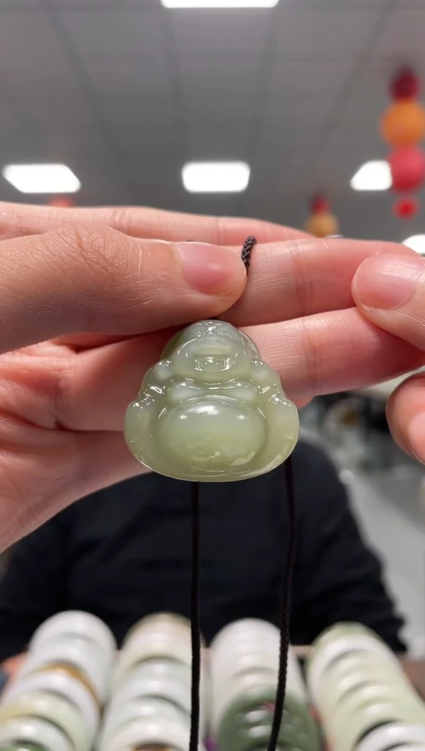 和田玉未镶嵌颈饰葡萄肉佛公挂件一件30mm