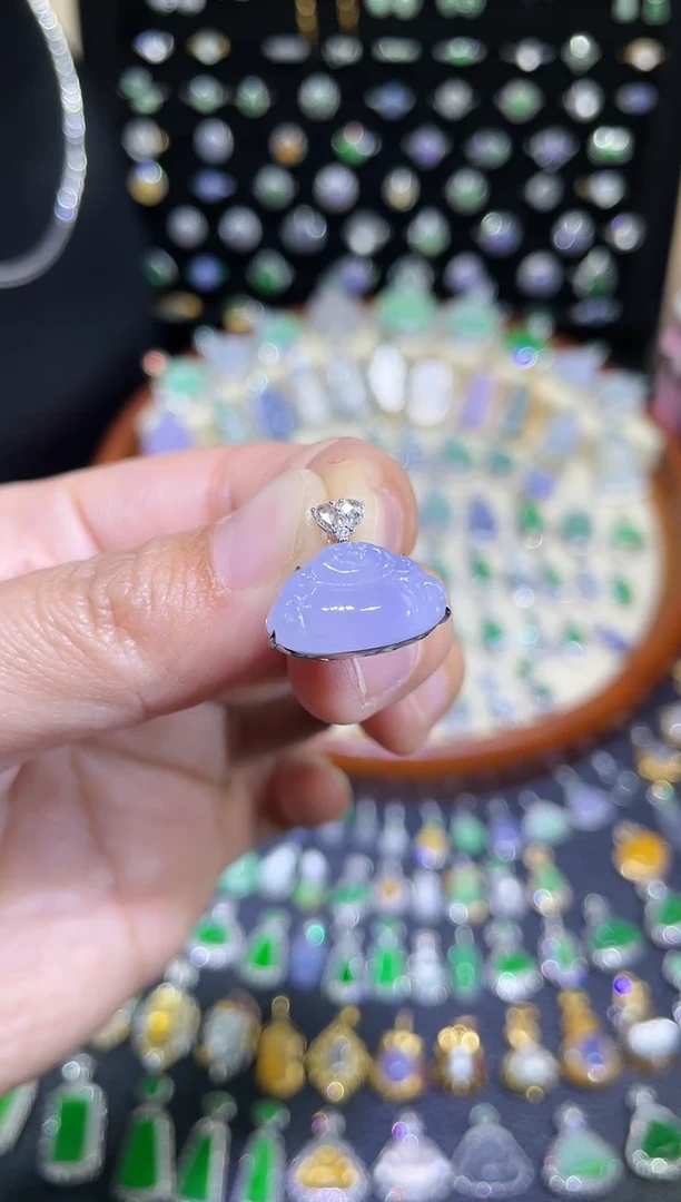 颈饰18K金镶嵌翡翠豪镶盖中盖高冰粉紫佛公吊坠