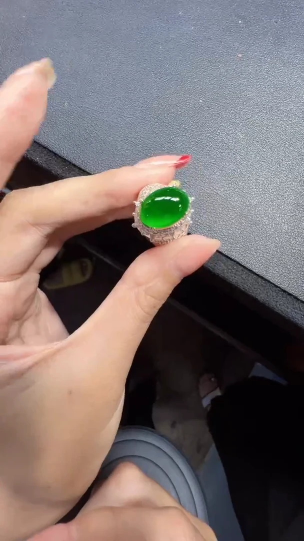 未镶嵌定制翡翠翡翠A货有轻微色差属于正常现象，蛋面多样性发货1