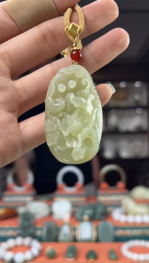 和田玉未镶嵌颈饰佩佩