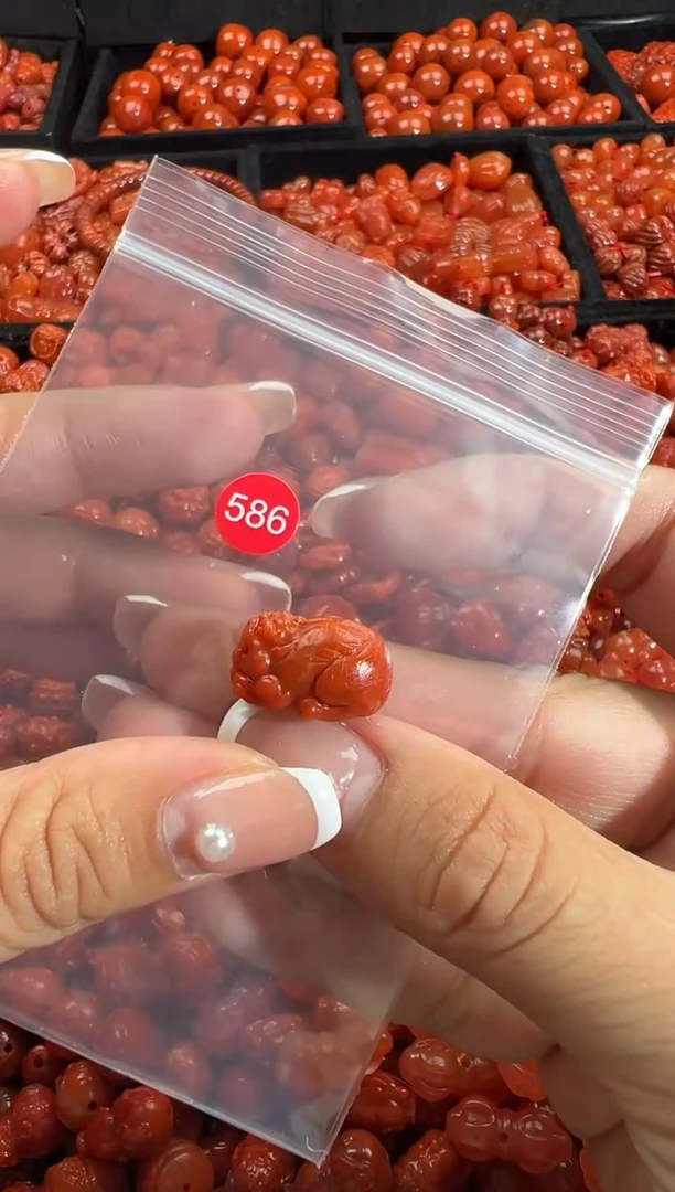 颈饰未镶嵌南红玛瑙1