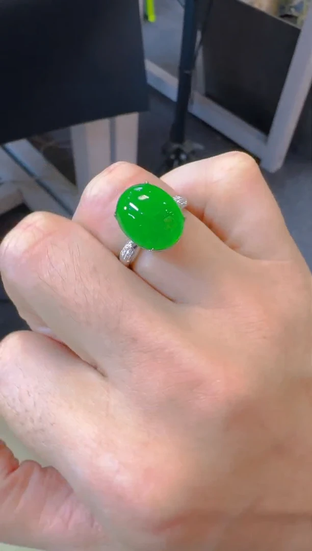 18K金镶嵌戒指翡翠天然A货翡翠