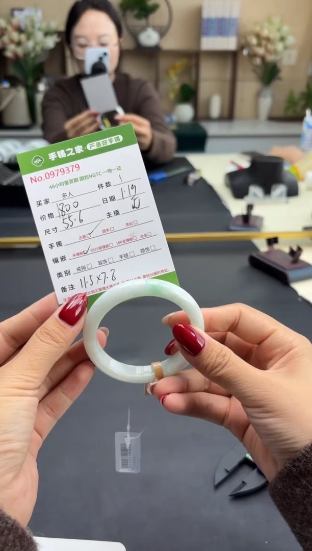 【闪购商品】翡翠手镯未镶嵌多人