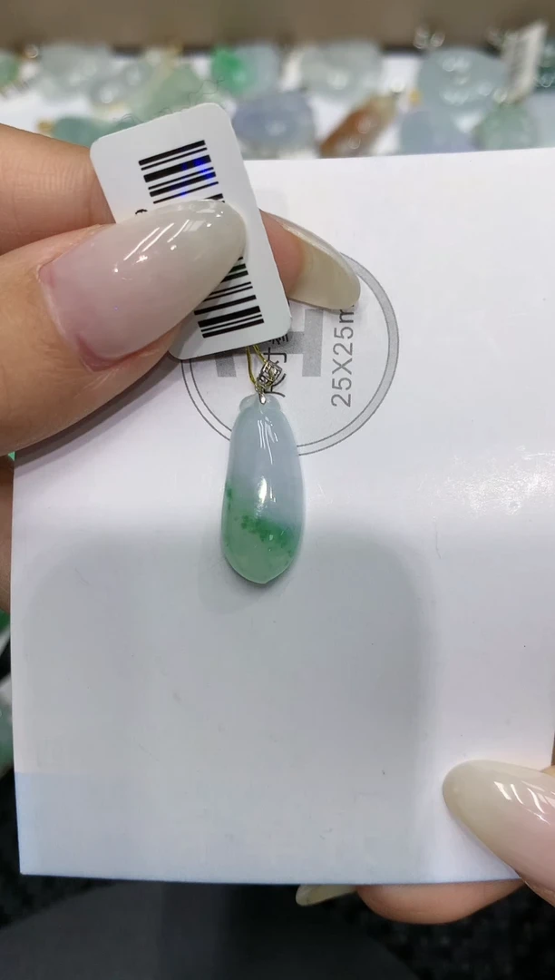 颈饰18K金镶嵌翡翠111111111111