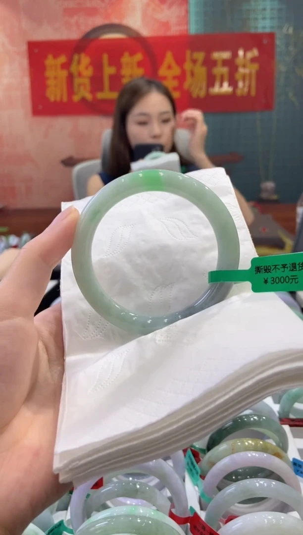翡翠手镯未镶嵌多人25853