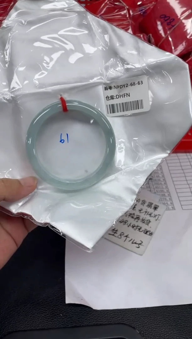 翡翠手镯未镶嵌翡翠手镯