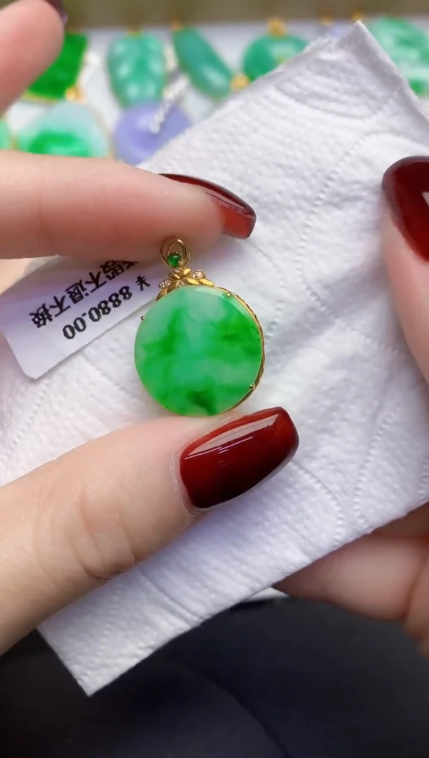 颈饰18K金镶嵌翡翠缅甸天然翡翠A货