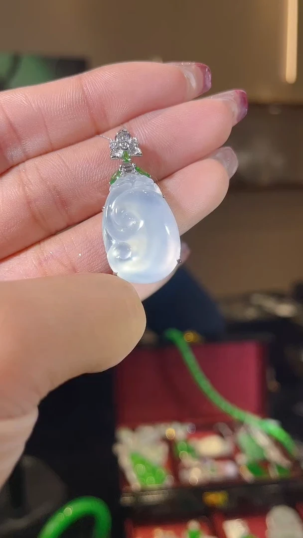 【闪购商品】翡翠吊坠(不含链)18K金镶嵌天然翡翠A货