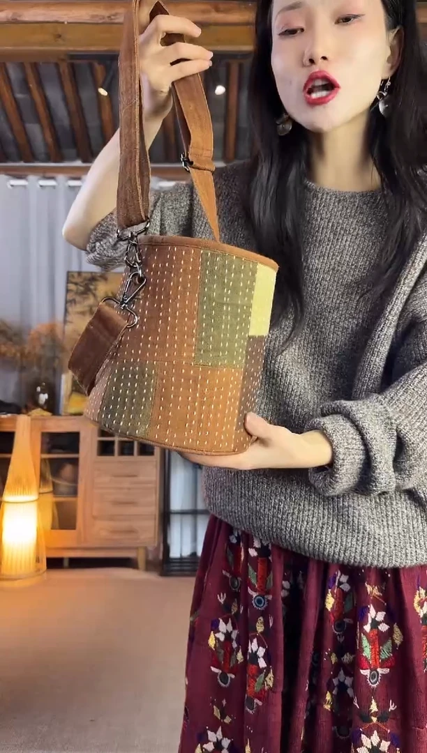 设计师款咖色刺子绣水桶包包