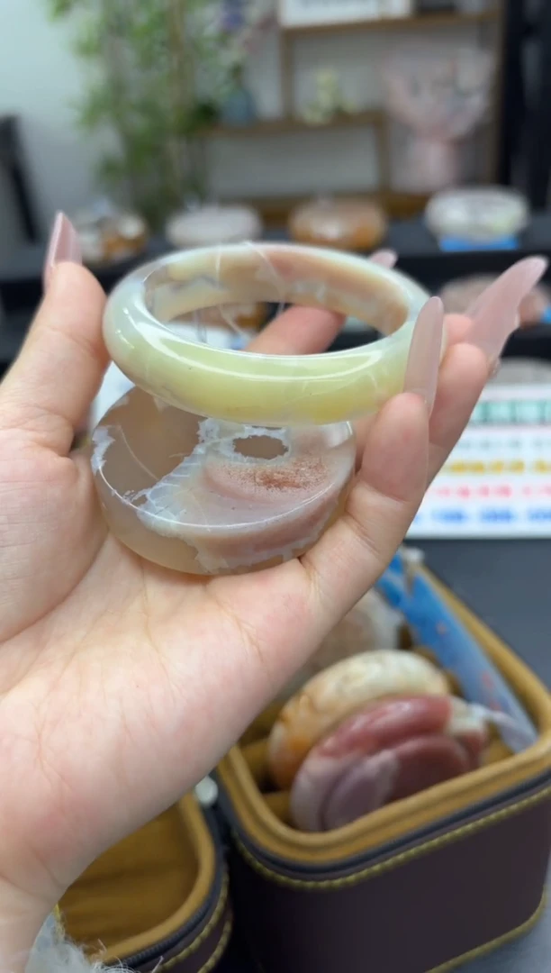 【闪购商品】石英质玉手镯未镶嵌A225(56圈赠送镯心)