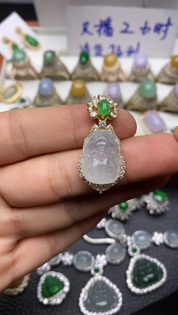 颈饰银S925镶嵌翡翠貔貅8888