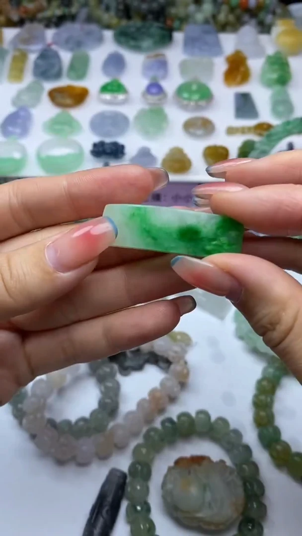 未镶嵌定制翡翠M****?毛货定制不退不换