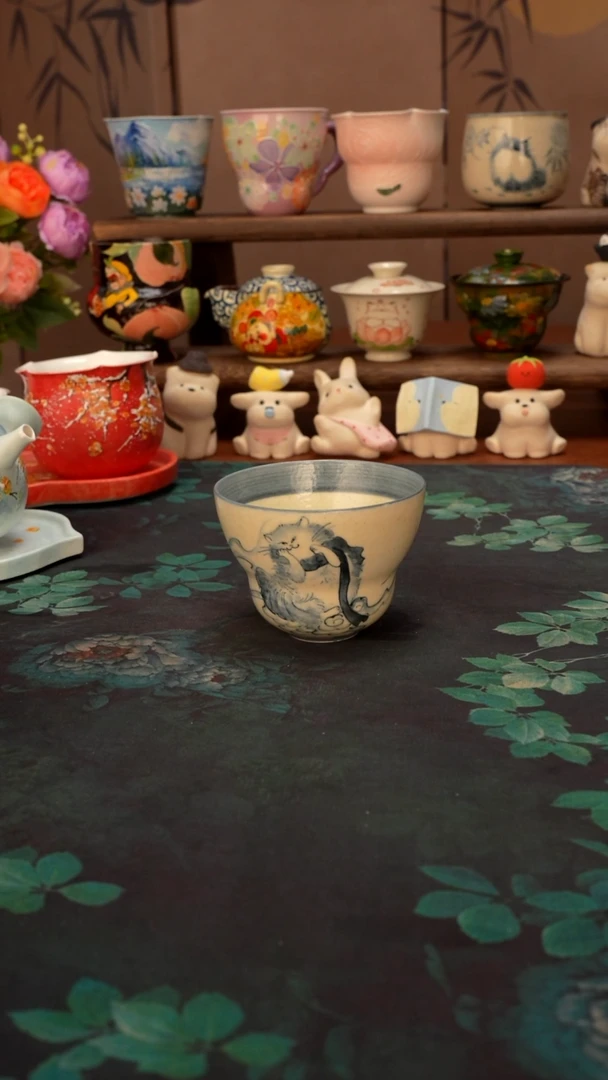 小雾垂露  飞天猫猫手握杯