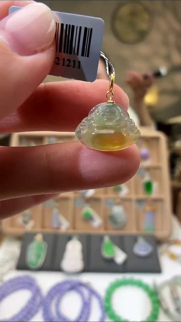 颈饰18K金镶嵌翡翠佛公