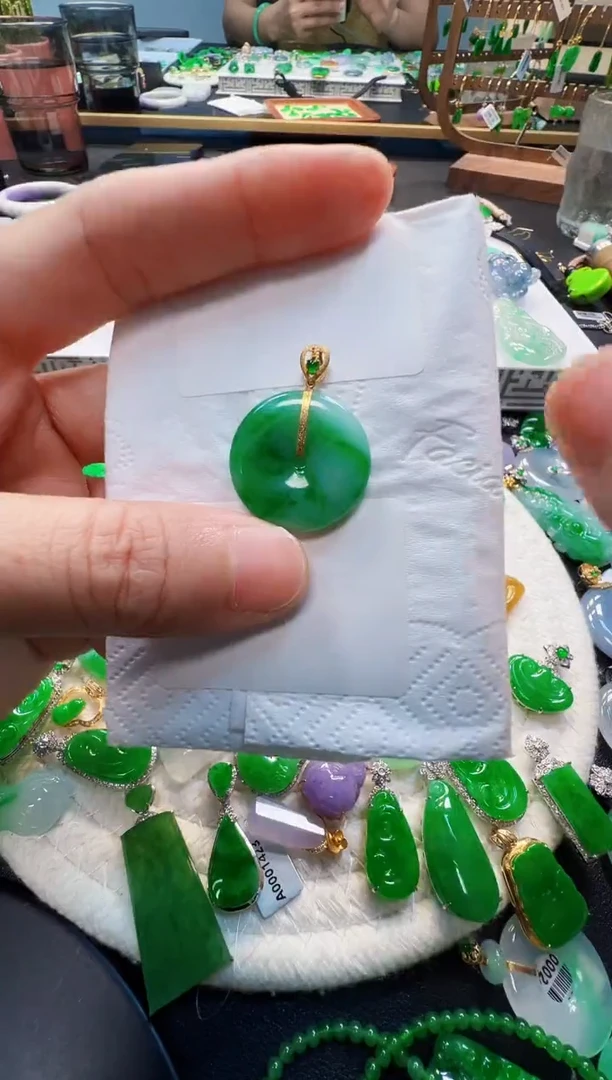 翡翠18K金镶嵌吊坠(不含链)2980