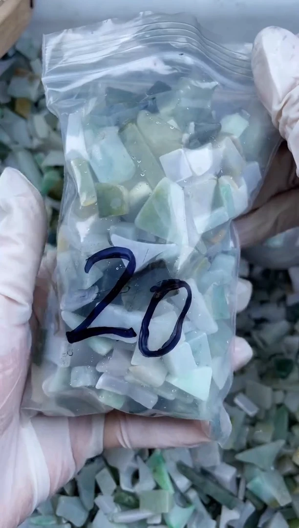 【闪购商品】翡翠颈饰未镶嵌天然A货边角小号500克20