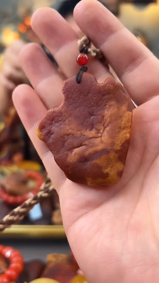 未镶嵌颈饰琥珀吊坠