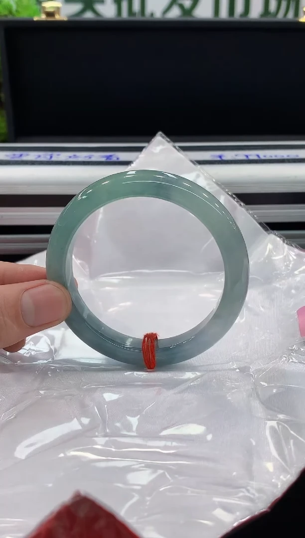 翡翠手镯未镶嵌手镯