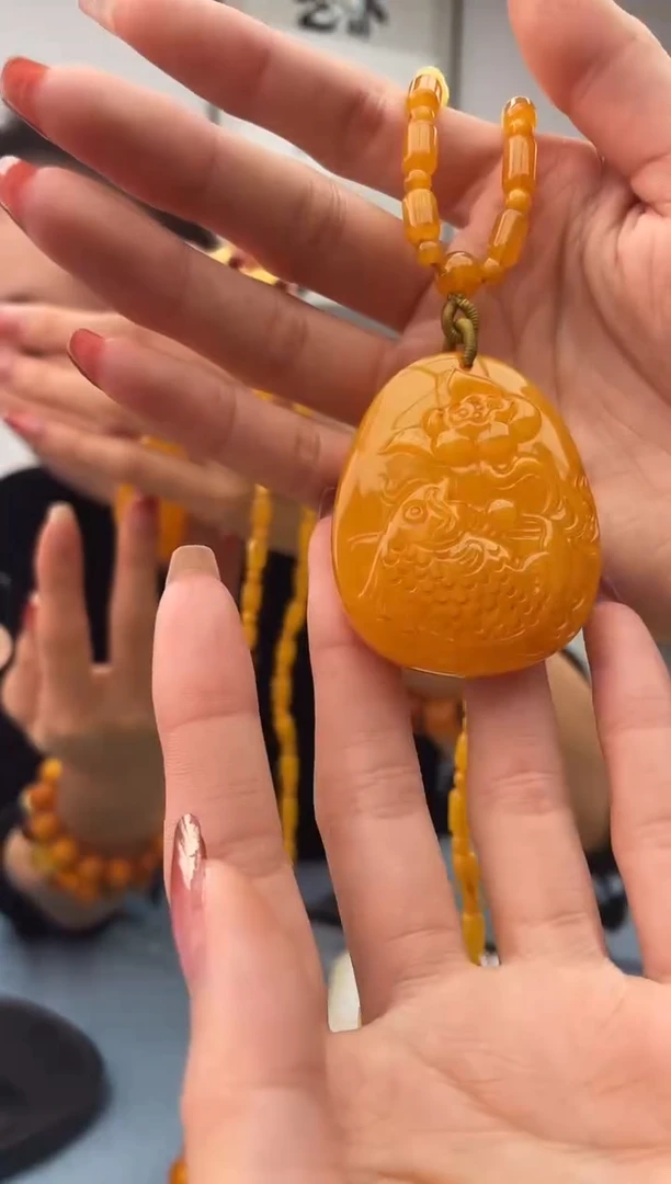 【闪购商品】蜜蜡珠宝奇石未镶嵌微瑕配绳，假一罚十0