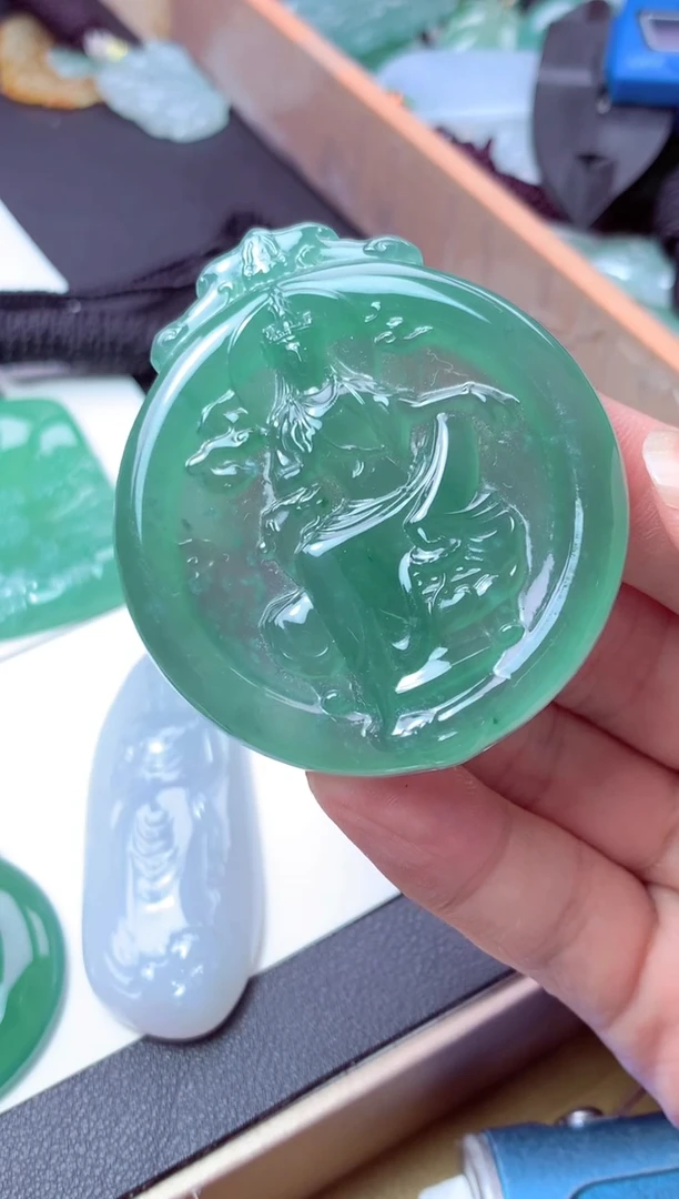 颈饰未镶嵌翡翠天然翡翠A货 天然翡翠A货 多样性发货 发其一