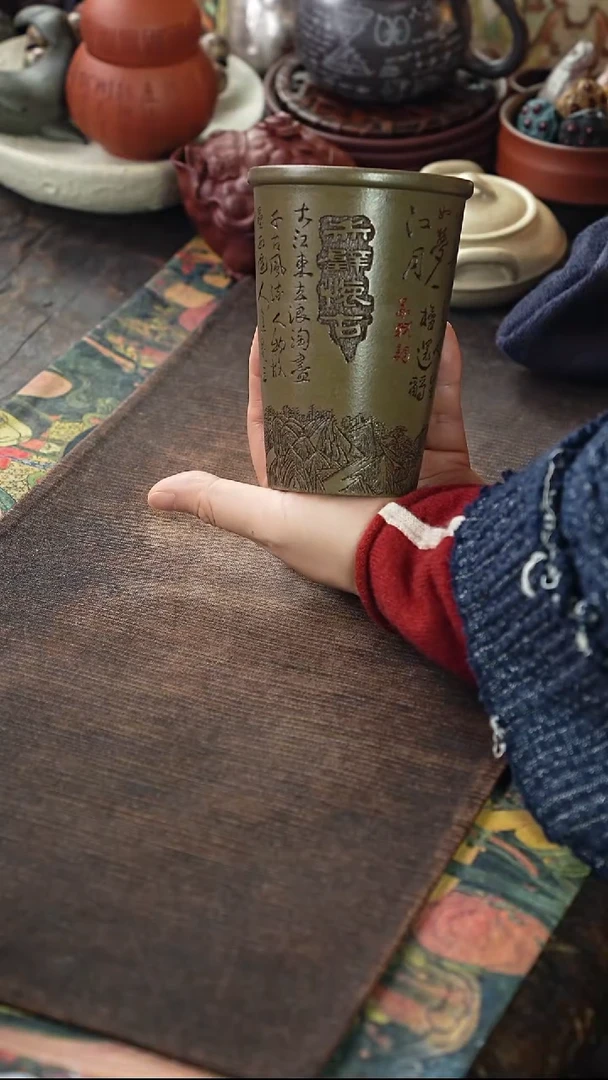 蟹壳青刻绘赤壁怀古紫砂可乐杯