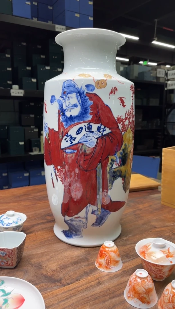 一儒堂 青花釉里红钟馗大壮罐