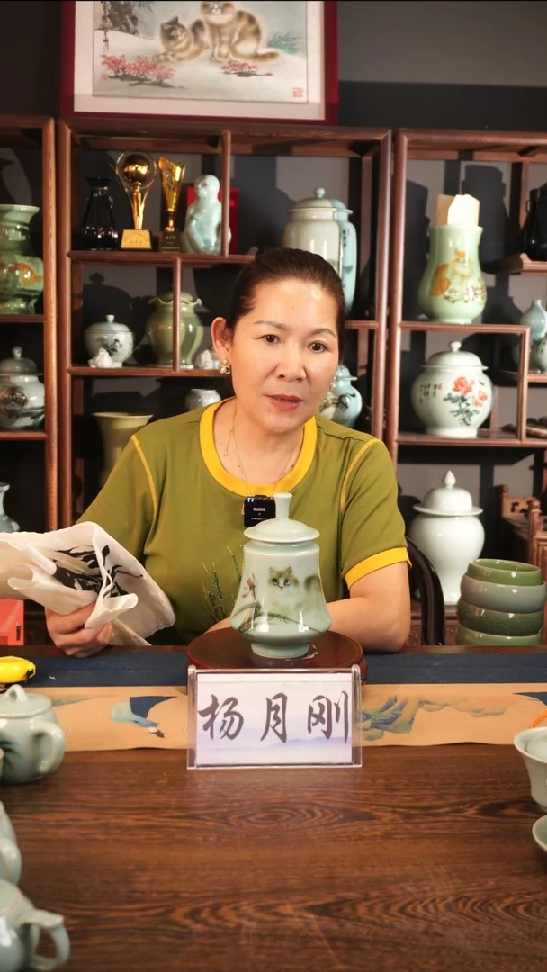 果**趣釉中彩 猫画 小腰盖罐L
