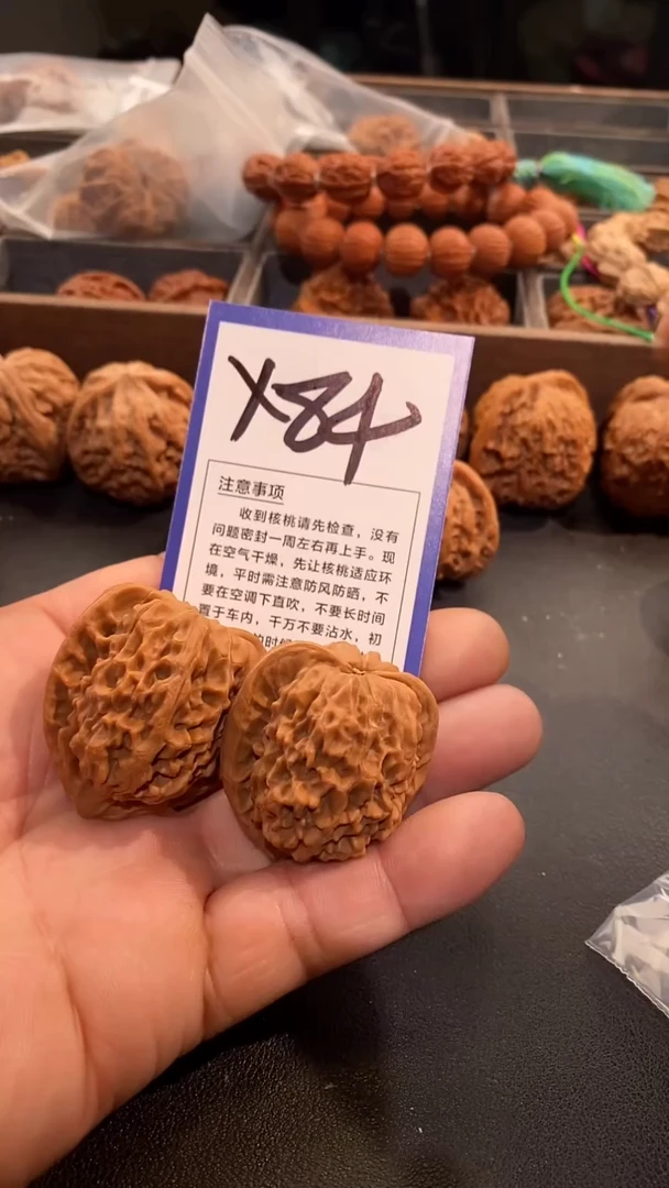 把件文玩核桃38野生三角桩