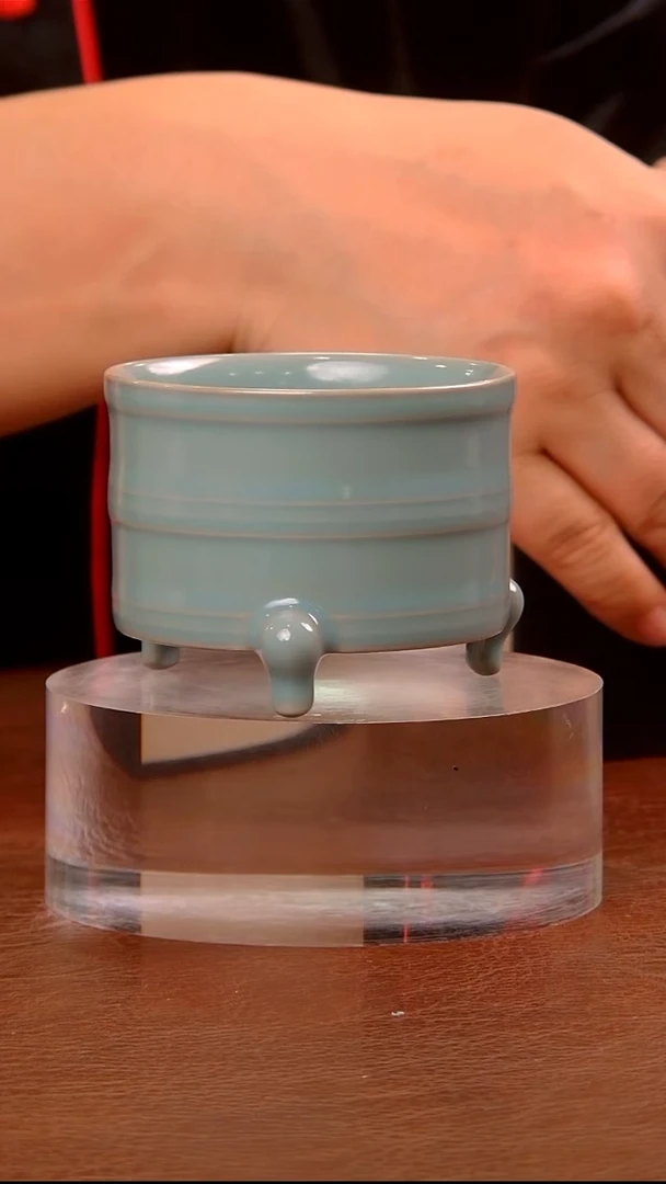 【闪购商品】瓷片080三足弦纹杯............