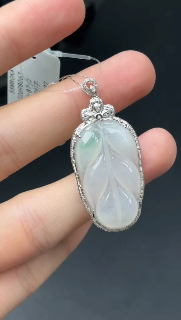18K金镶嵌挂件翡翠叶子