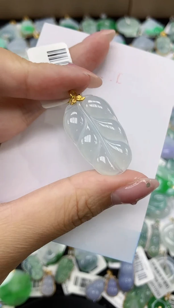 翡翠18K金镶嵌颈饰11111111111