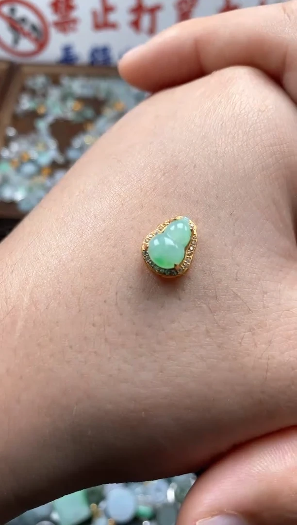 【闪购商品】翡翠颈饰未镶嵌新年快乐！