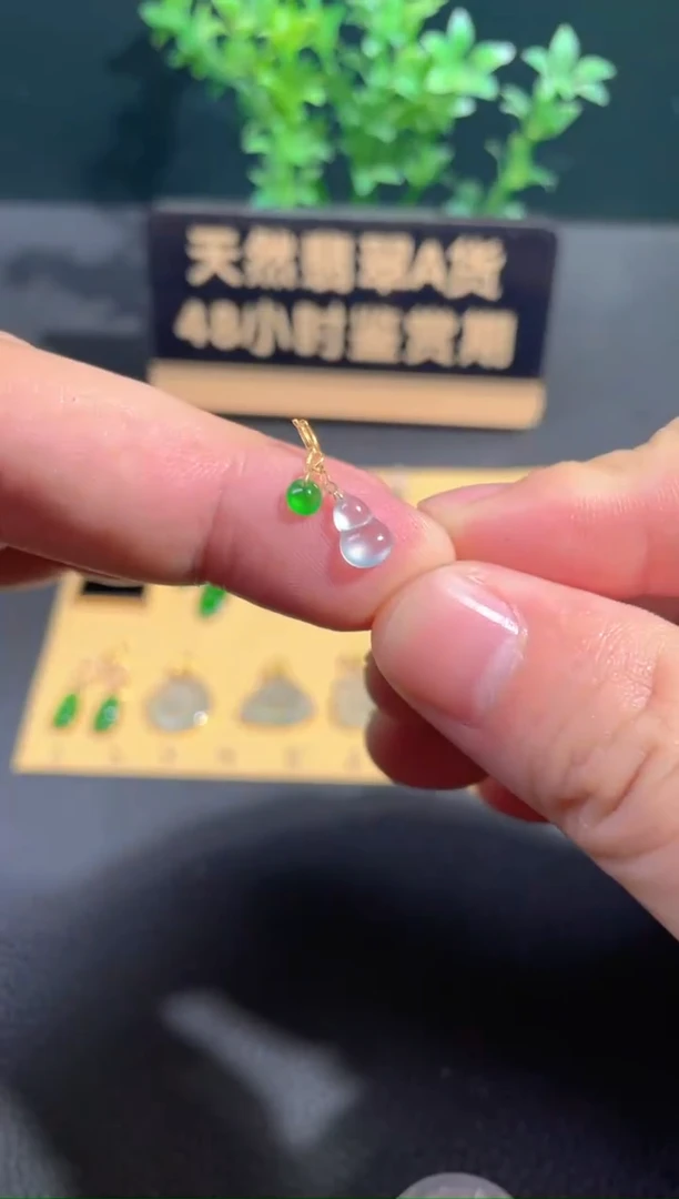 颈饰18K金镶嵌翡翠翡翠