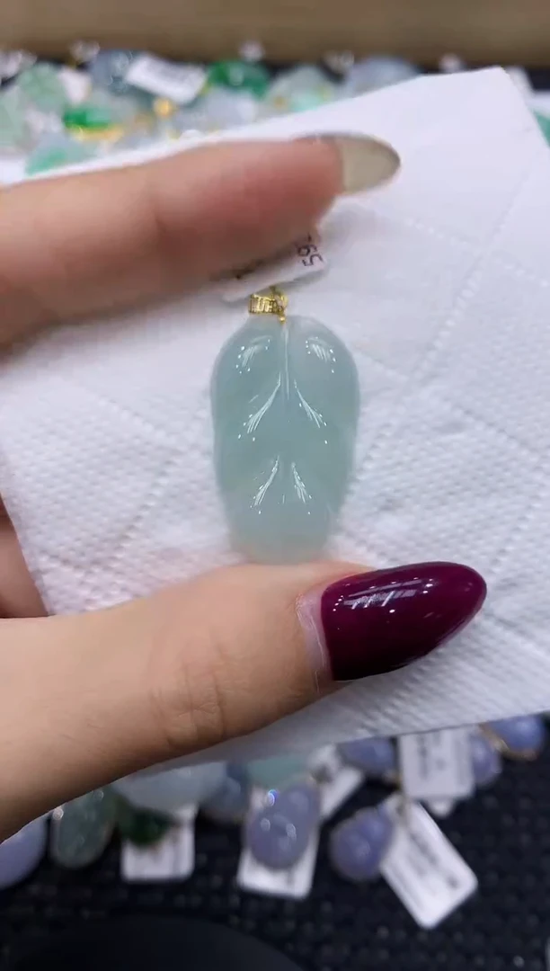 翡翠18K金镶嵌颈饰111111111111