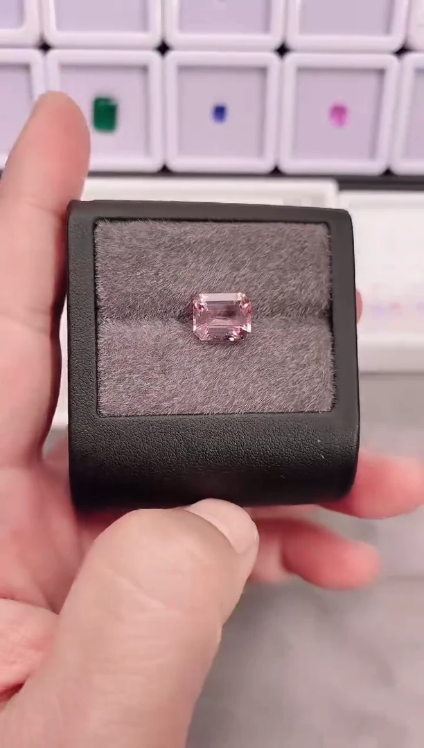 绿柱石裸石4克拉