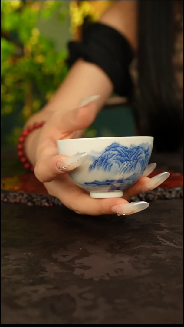 青花手绘山水主人杯