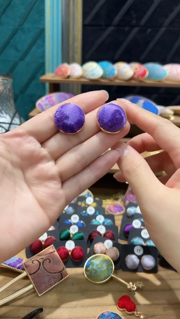 【闪购商品】【孤品款2.7】漳绒紫色大号耳钉孤品一对