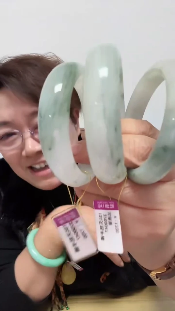 未镶嵌手镯石英质玉多样性发一个