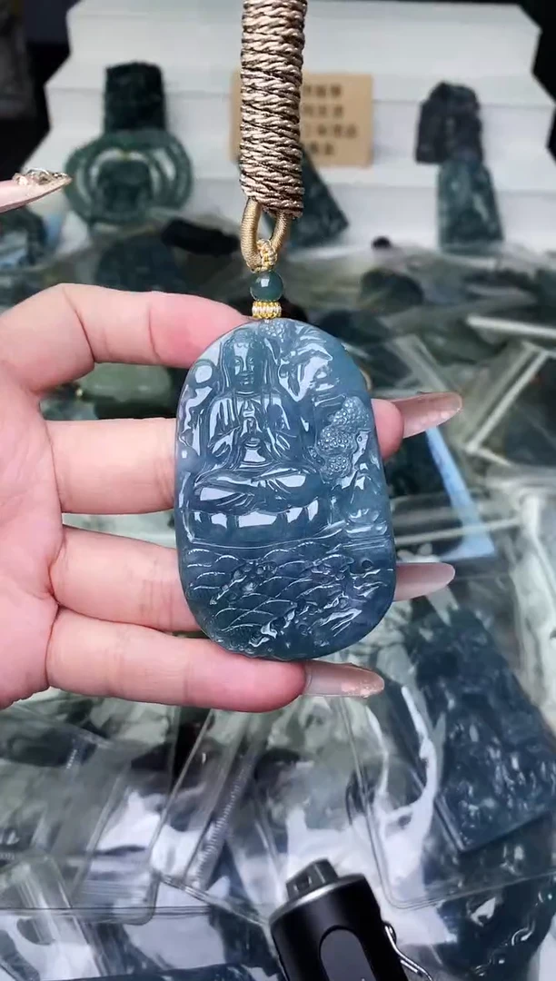 颈饰未镶嵌翡翠