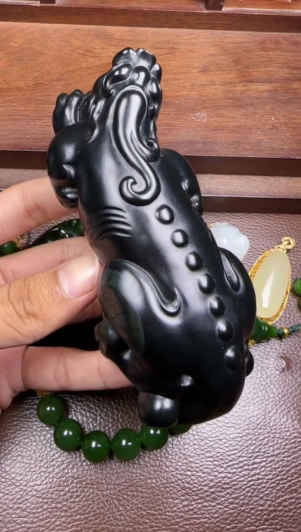 未镶嵌和田玉挂件和田玉赤龙