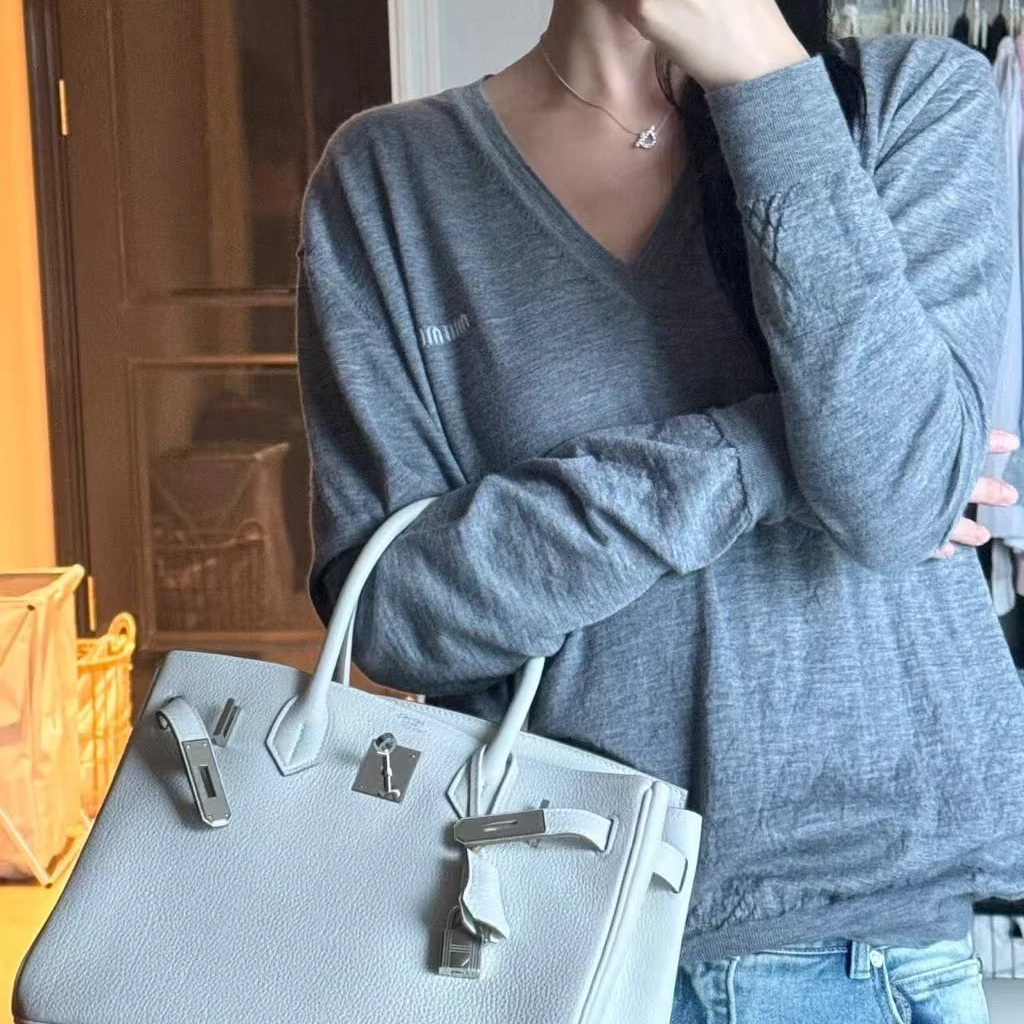 99新 MIU MIU/缪缪 24新款深V山羊绒针织上衣  38码