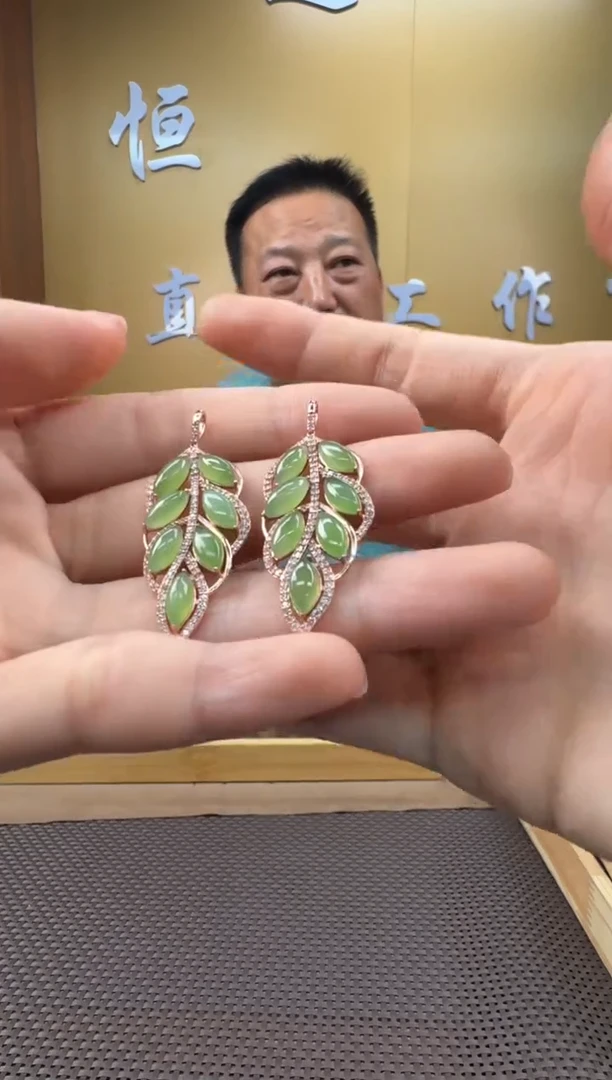 和田玉未镶嵌颈饰挂件多样性，发一