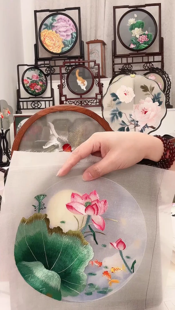 扇子苏绣定制款四方摆台荷花