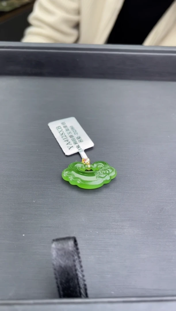 【闪购商品】定制和田玉18K金镶嵌天然和田玉拍一发一